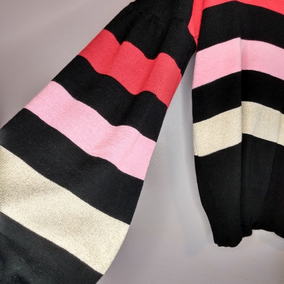 Embossed multi striped bell sleeve sweater M - Picture 3 of 5